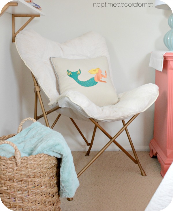 comfy chair for girl's room